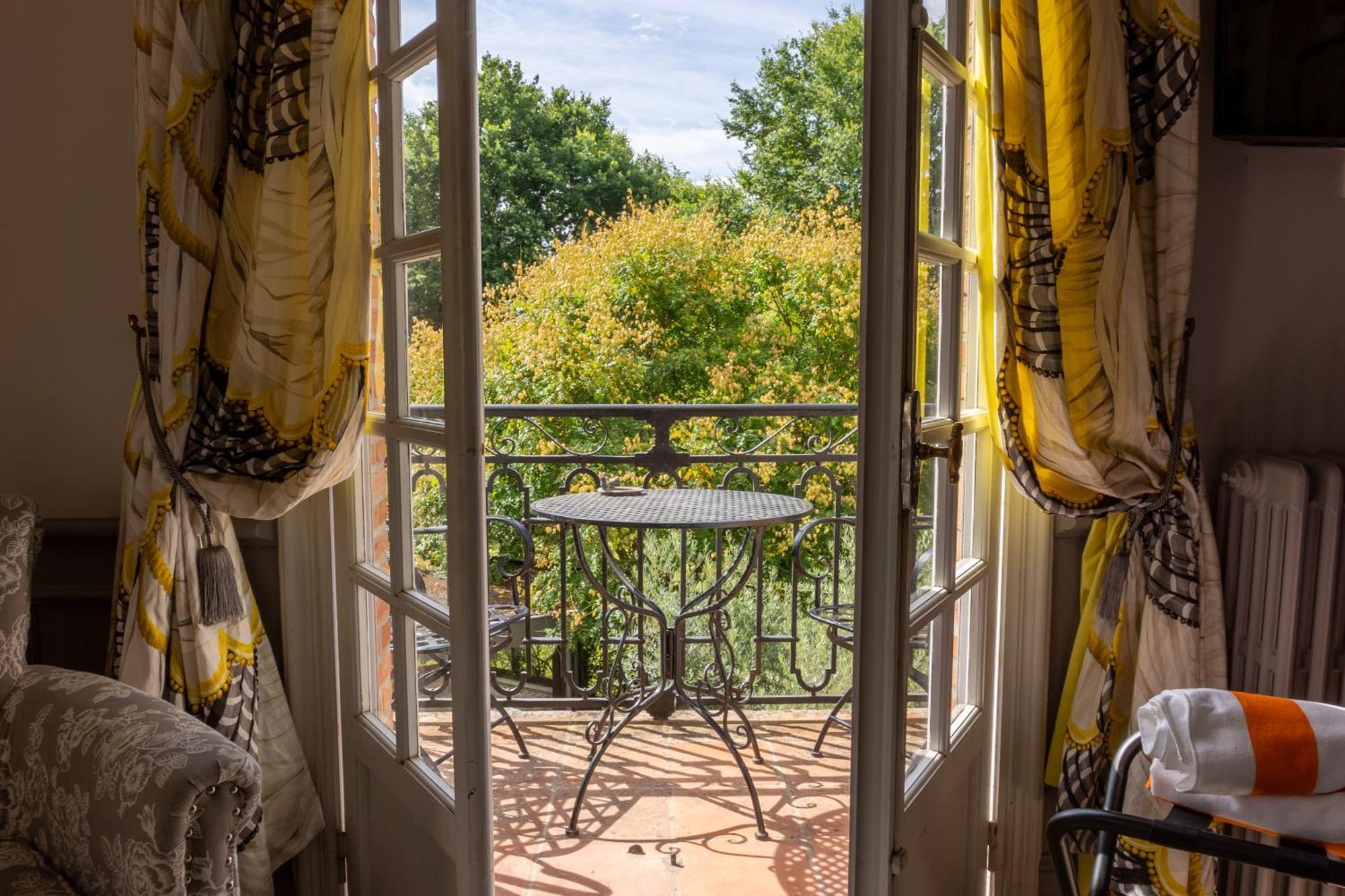 Castel Bois Marie, Maison D'Hotes Μοντωμπάν Εξωτερικό φωτογραφία A view of the garden from the hotel