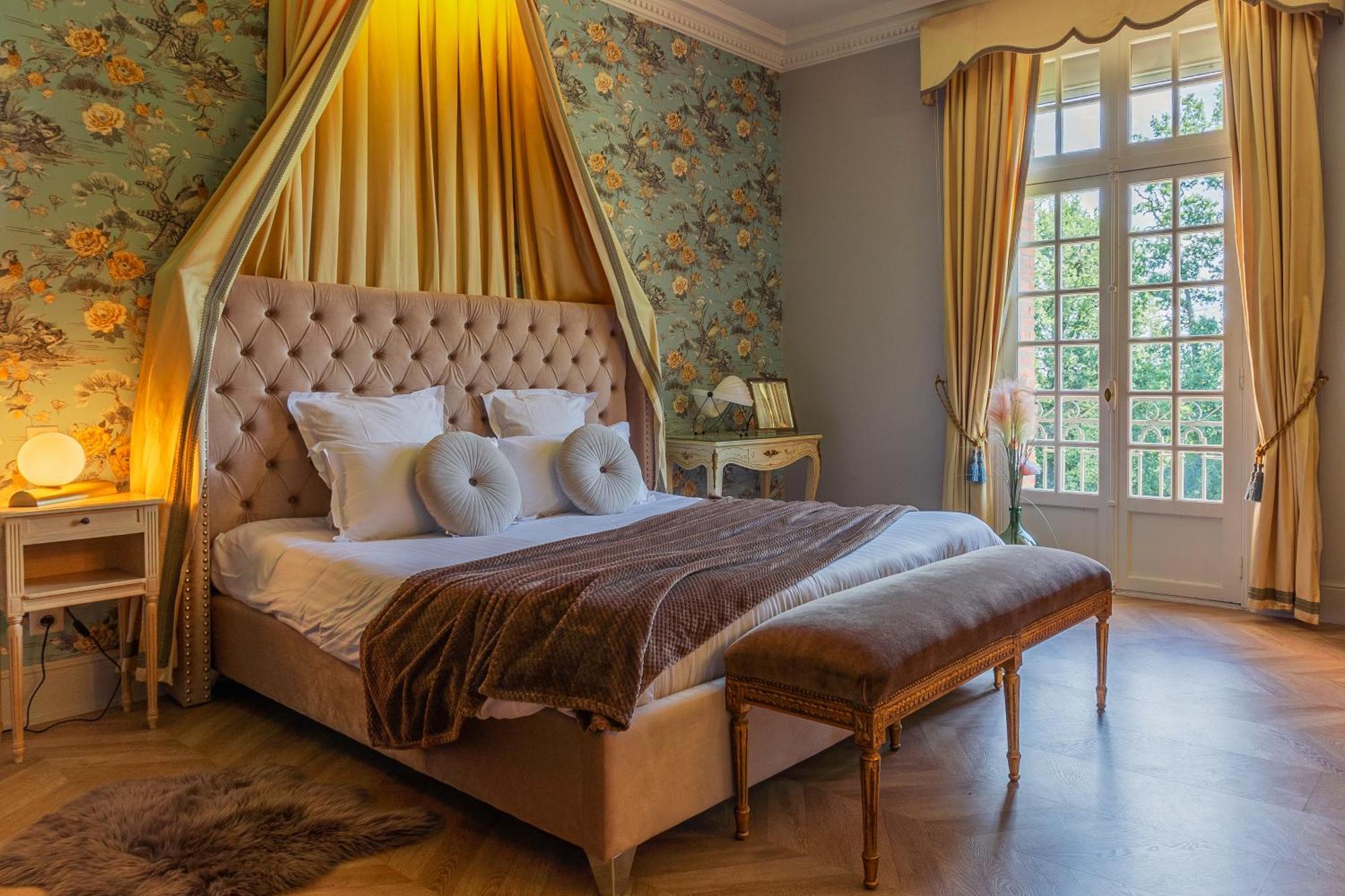 Castel Bois Marie, Maison D'Hotes Μοντωμπάν Εξωτερικό φωτογραφία A bedroom at the Château de launay