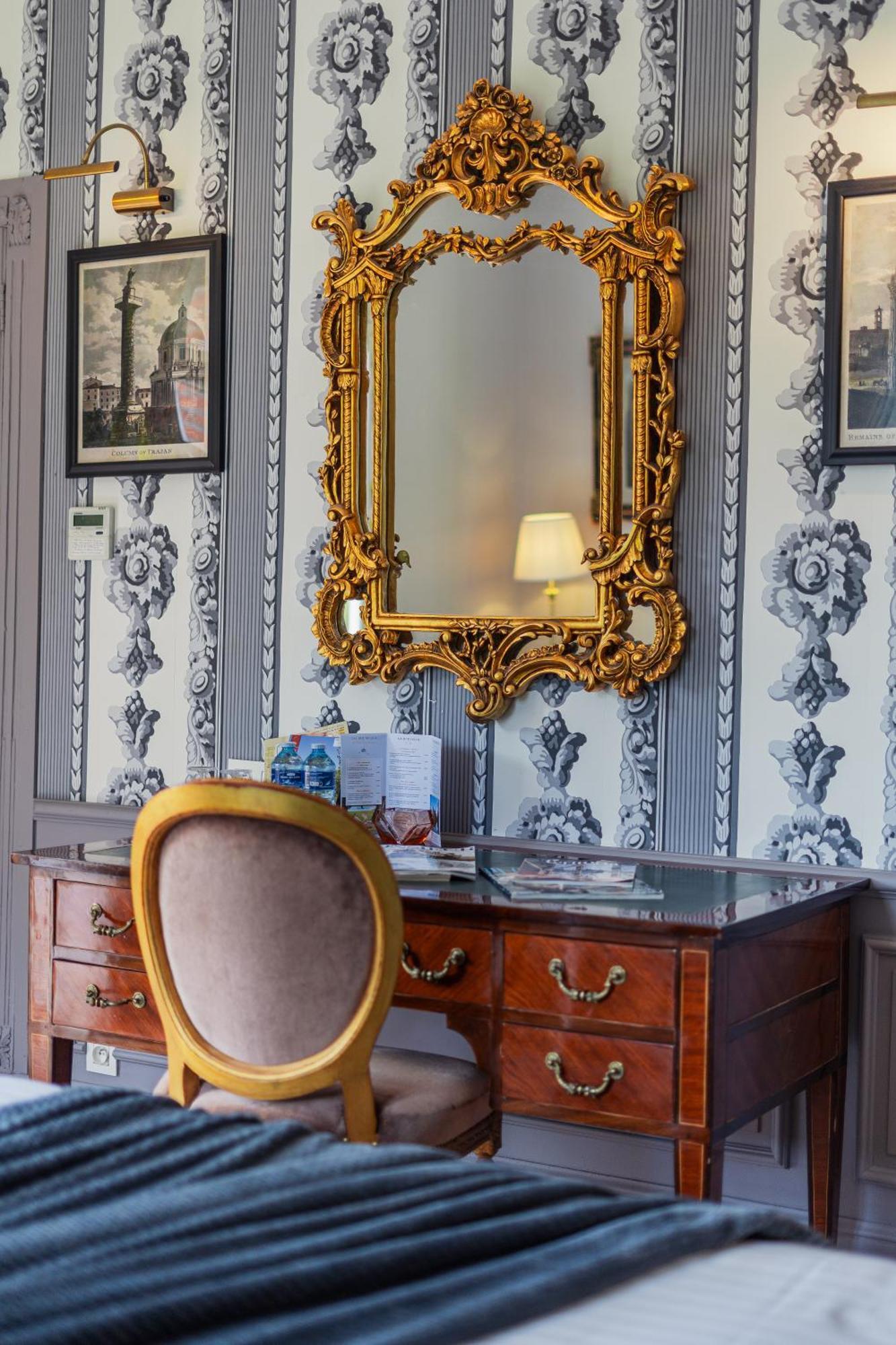 Castel Bois Marie, Maison D'Hotes Μοντωμπάν Εξωτερικό φωτογραφία A dressing table