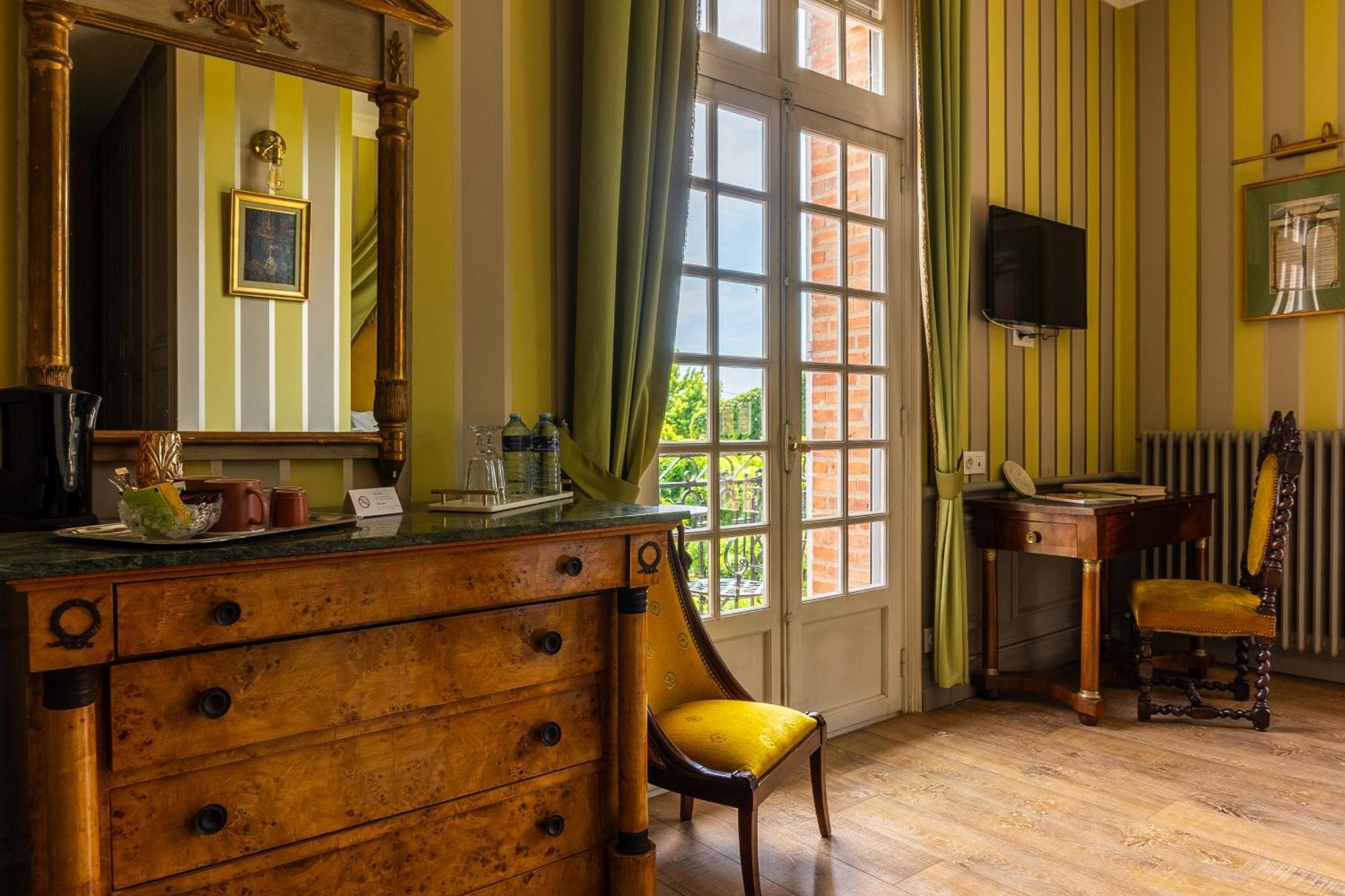Castel Bois Marie, Maison D'Hotes Μοντωμπάν Εξωτερικό φωτογραφία A room at the hotel