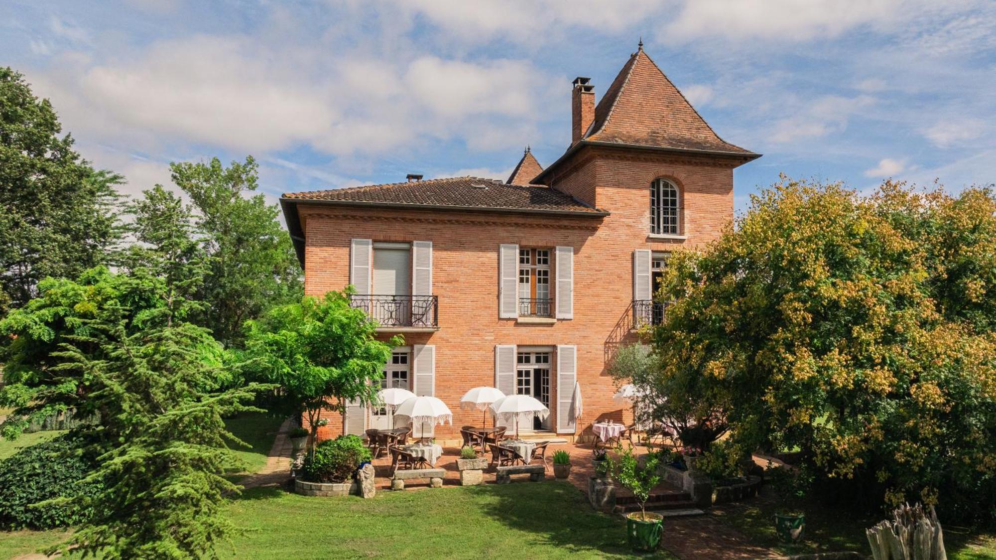 Castel Bois Marie, Maison D'Hotes Μοντωμπάν Εξωτερικό φωτογραφία The town hall in Saint-André-de-Pierre-Colamine