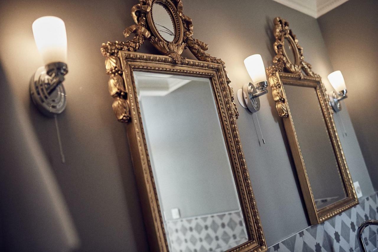 Castel Bois Marie, Maison D'Hotes Μοντωμπάν Εξωτερικό φωτογραφία Mirrors in a bathroom