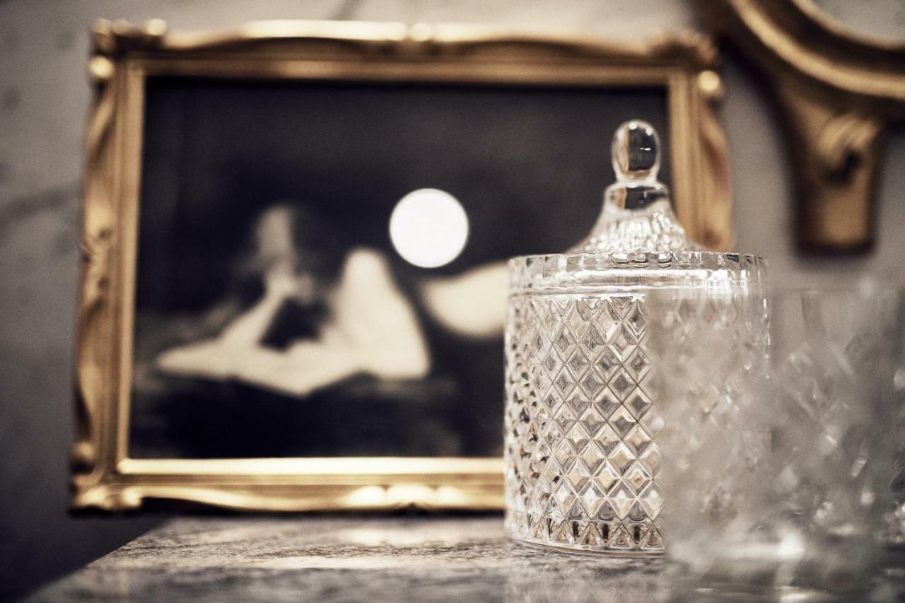 Castel Bois Marie, Maison D'Hotes Μοντωμπάν Εξωτερικό φωτογραφία A perfume bottle